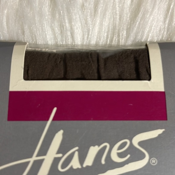Hanes Vintage Thigh Hi Sandalfoot Stockings Sheer Medium/Tall Town Taupe New - Picture 4 of 16